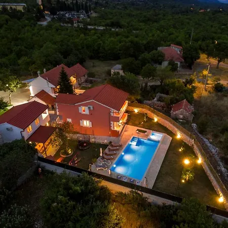 Luxury Poquito * Zagvozd
