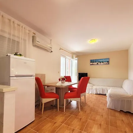 فيلة Poquito, Heated Pool - Zagvozd, Makarska Region *