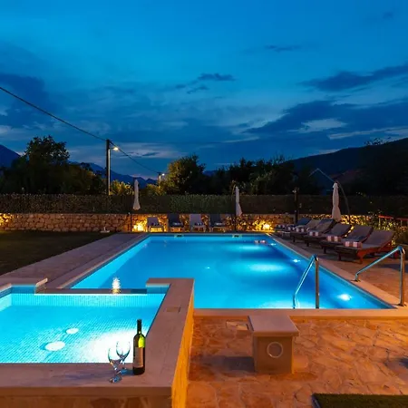 فيلة Poquito, Heated Pool - Zagvozd, Makarska Region *
