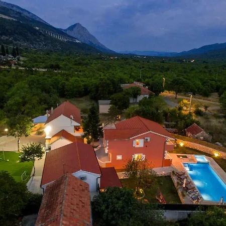 Luxury Poquito Villa *