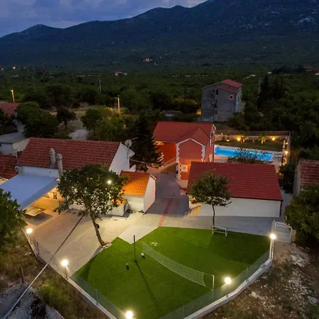 فيلة Poquito, Heated Pool - Zagvozd, Makarska Region